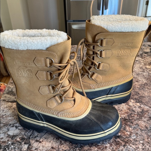Sorel Caribou Tan and Black Winter Boots - Picture 5 of 8